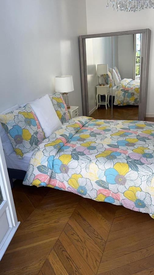 Appartement Champs-Élysées - HALA Parigi Esterno foto