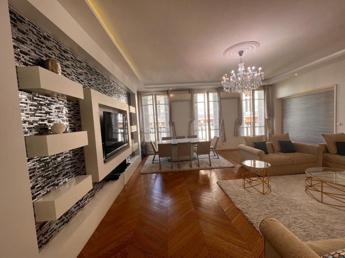 Appartement Champs-Élysées - HALA Parigi Esterno foto