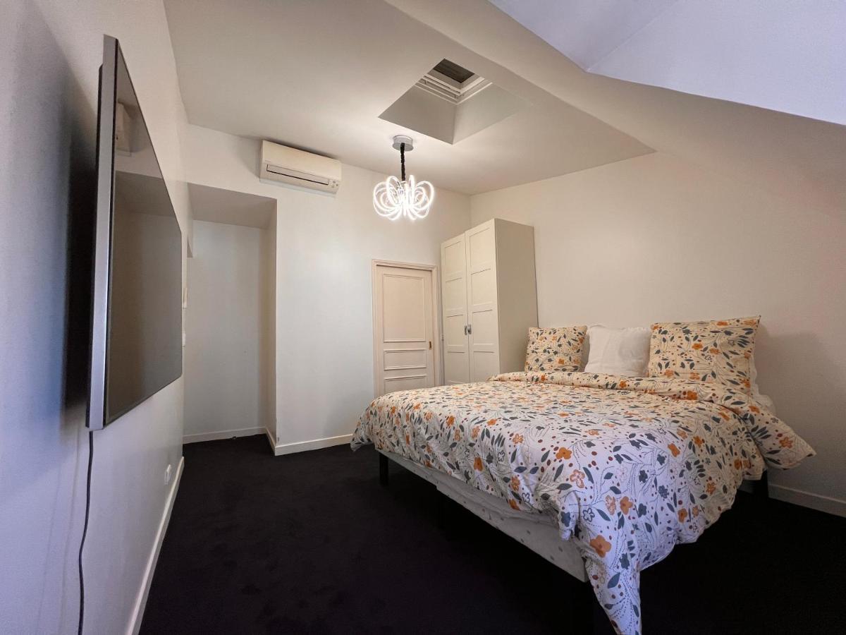 Appartement Champs-Élysées - HALA Parigi Esterno foto