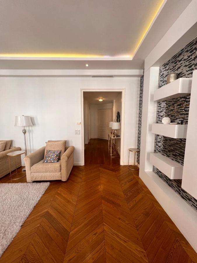 Appartement Champs-Élysées - HALA Parigi Esterno foto