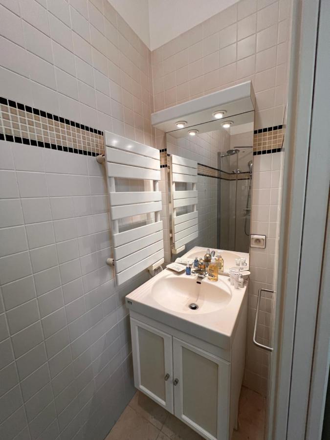 Appartement Champs-Élysées - HALA Parigi Esterno foto